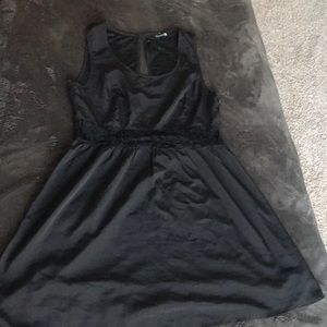 BLACK LACE DETAILED DRESS